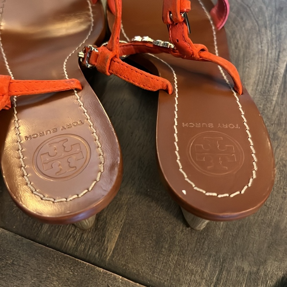 🛑 1 hour sale. Tory Burch, Orange Sandals with Chain Detail, 6.5. Worn once. - Picture 9 of 12